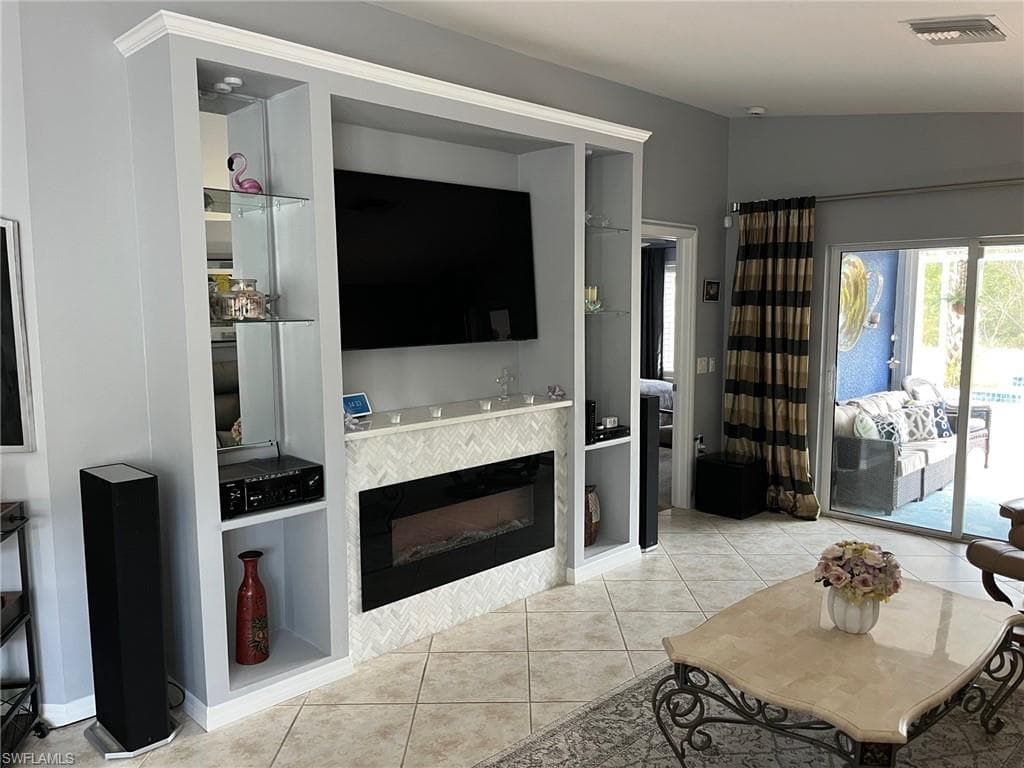 8494 Karina Ct, Naples, FL 34114-7