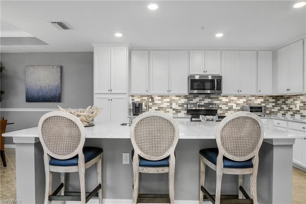 9584 Trevi Ct 5233, Naples, FL 34113-3