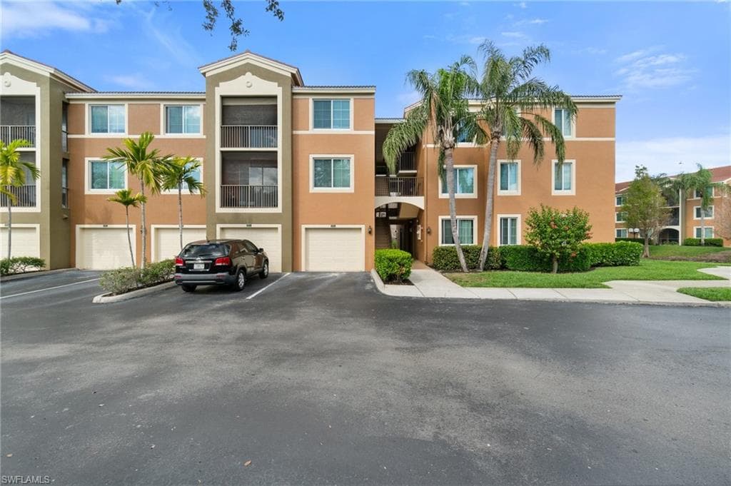 1220 Reserve Way 107, Naples, FL 34105-2