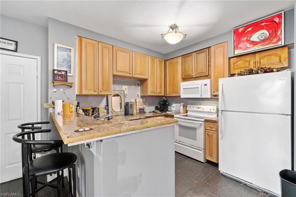 1220 Reserve Way 107, Naples, FL 34105-5