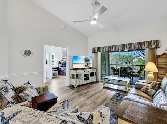 15435 Cedarwood Ln 5-301, Naples, FL 34110-7