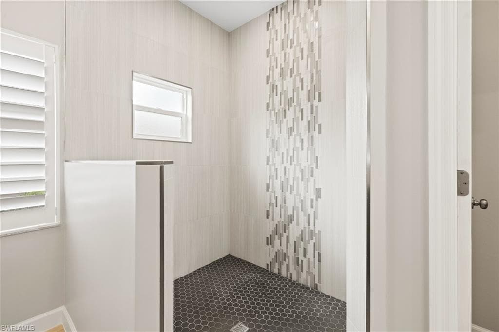7019 Falcons Glen Blvd, Naples, FL 34113-10