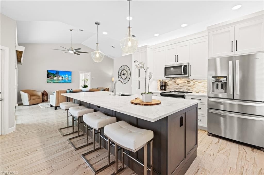 7019 Falcons Glen Blvd, Naples, FL 34113-1