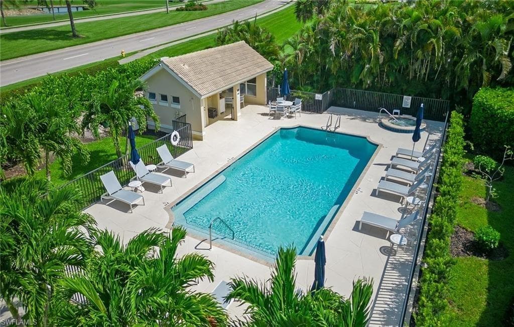 7019 Falcons Glen Blvd, Naples, FL 34113-33