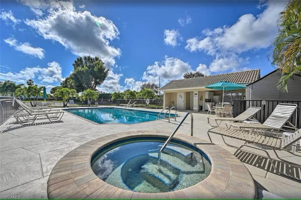 7019 Falcons Glen Blvd, Naples, FL 34113-34