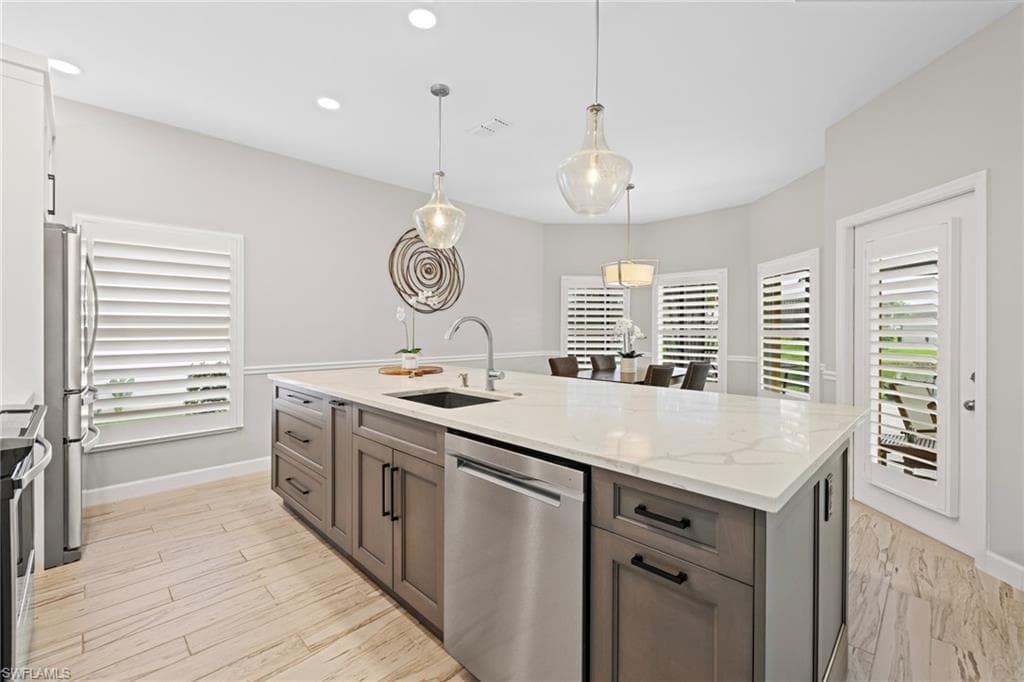 7019 Falcons Glen Blvd, Naples, FL 34113-3