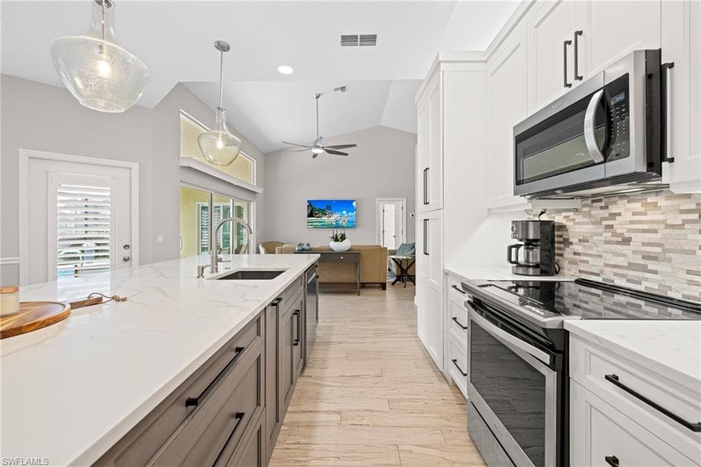 7019 Falcons Glen Blvd, Naples, FL 34113-4