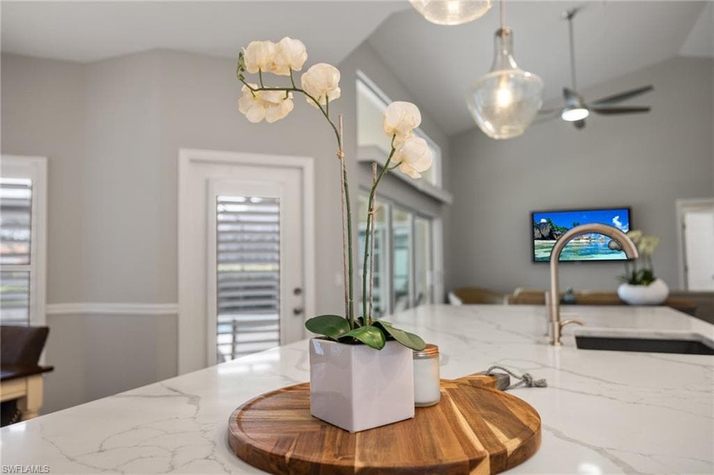 7019 Falcons Glen Blvd, Naples, FL 34113-5