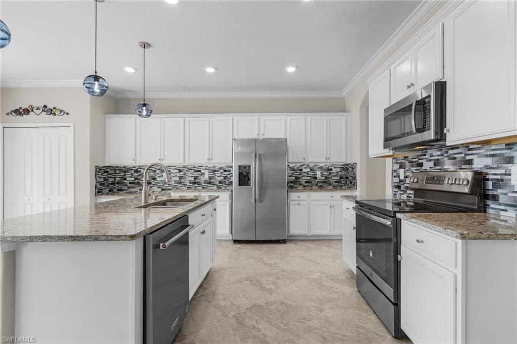 9221 Woodhurst Dr, Naples, FL 34120-9