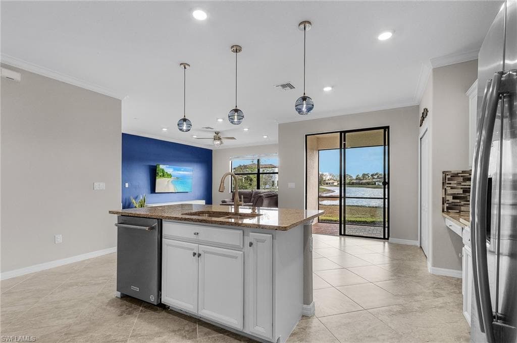 9221 Woodhurst Dr, Naples, FL 34120-10
