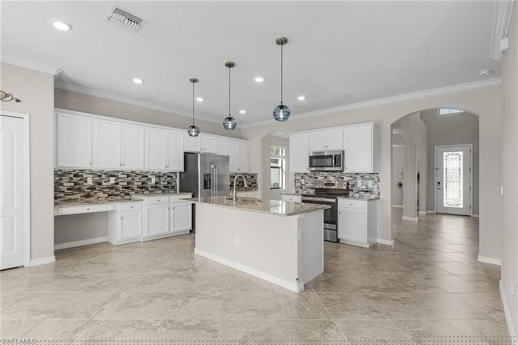 9221 Woodhurst Dr, Naples, FL 34120-12