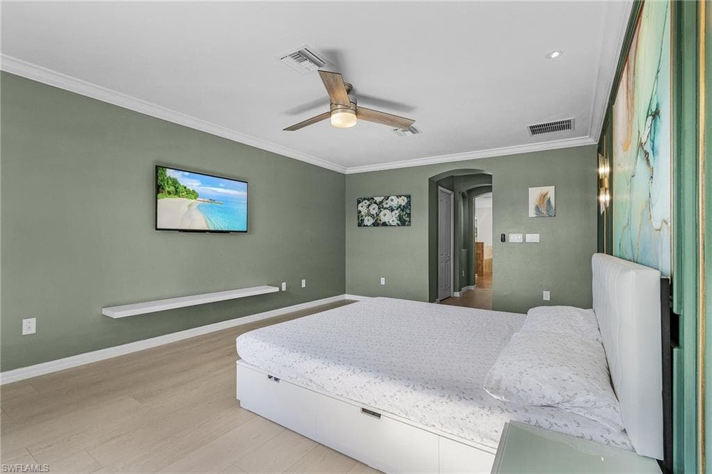 9221 Woodhurst Dr, Naples, FL 34120-20