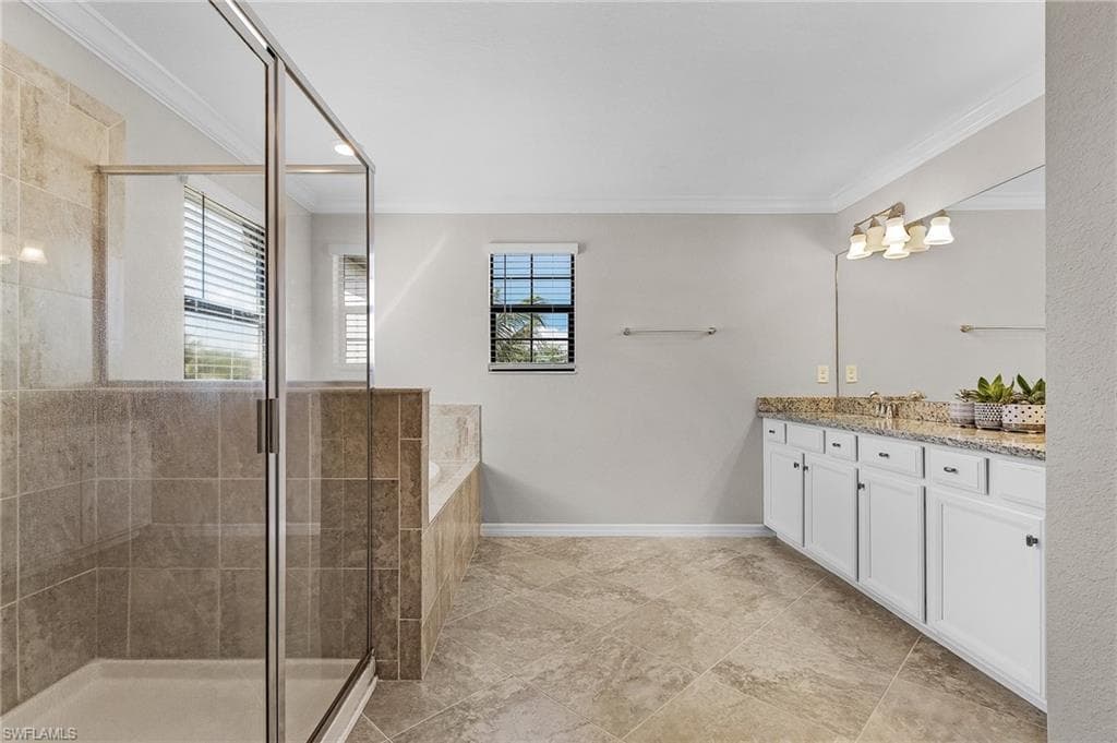 9221 Woodhurst Dr, Naples, FL 34120-21