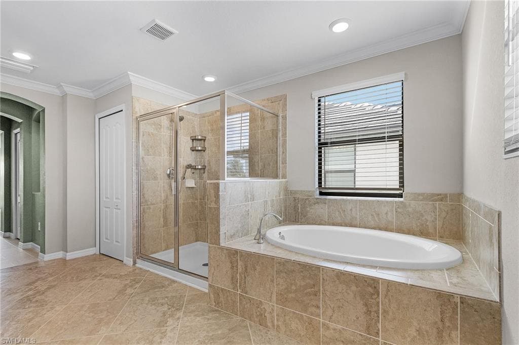 9221 Woodhurst Dr, Naples, FL 34120-22