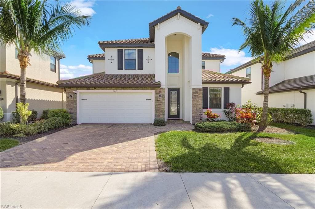 9221 Woodhurst Dr, Naples, FL 34120-2