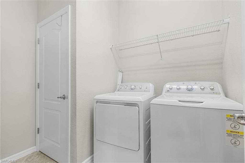 9221 Woodhurst Dr, Naples, FL 34120-37