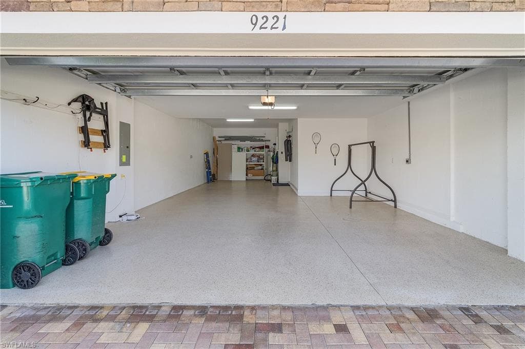 9221 Woodhurst Dr, Naples, FL 34120-38
