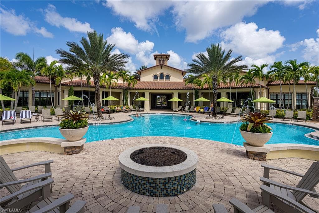 9221 Woodhurst Dr, Naples, FL 34120-46