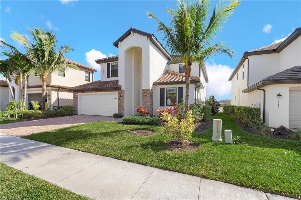 9221 Woodhurst Dr, Naples, FL 34120-4