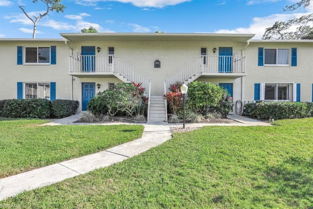 261 Memory Ln 2704, Naples, FL 34112-19