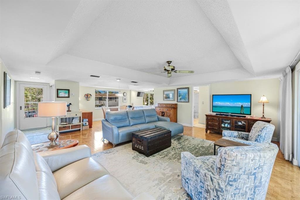 261 Memory Ln 2704, Naples, FL 34112-4