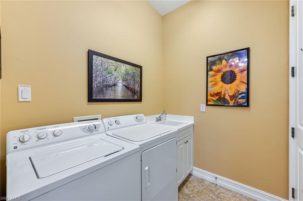 6173 Dogleg Dr, Naples, FL 34113-21