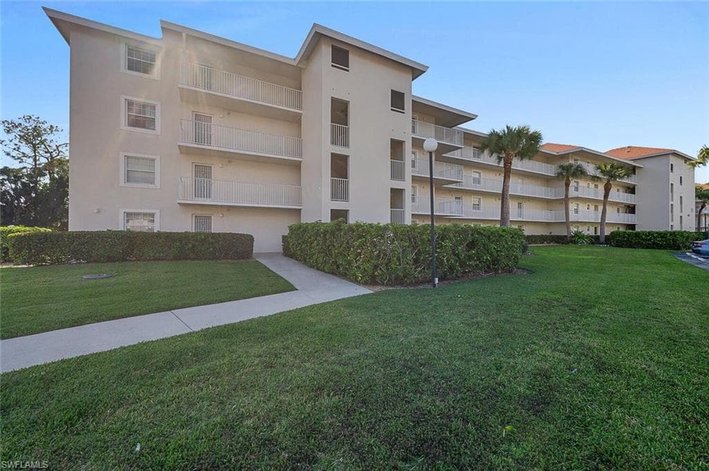 441 Quail Forest Blvd A101, Naples, FL 34105-3