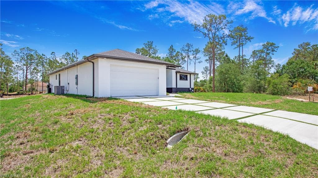 1420 Poinsettia Ave, Lehigh Acres, FL 33972-3