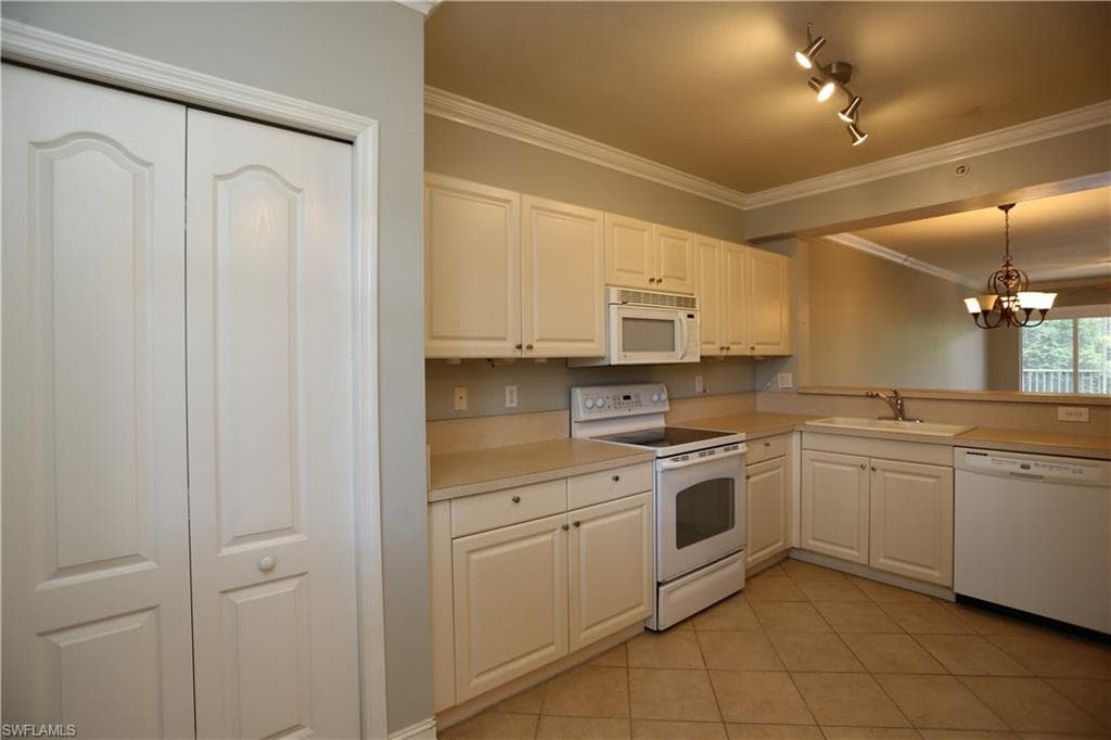 7811 Regal Heron Cir 4-204, Naples, FL 34104-15