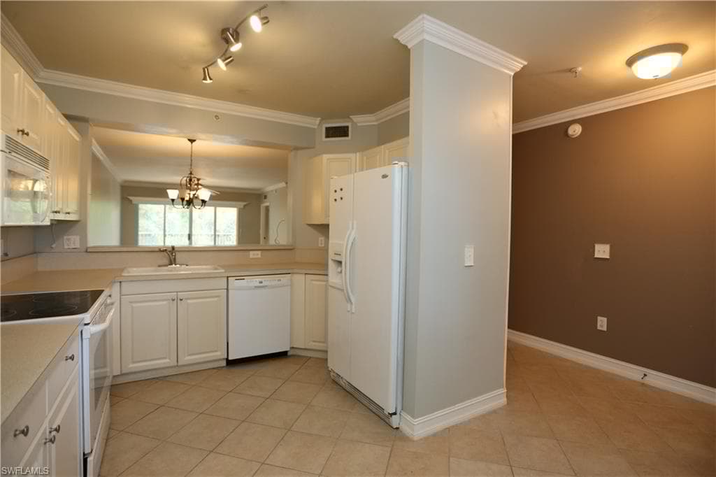 7811 Regal Heron Cir 4-204, Naples, FL 34104-18