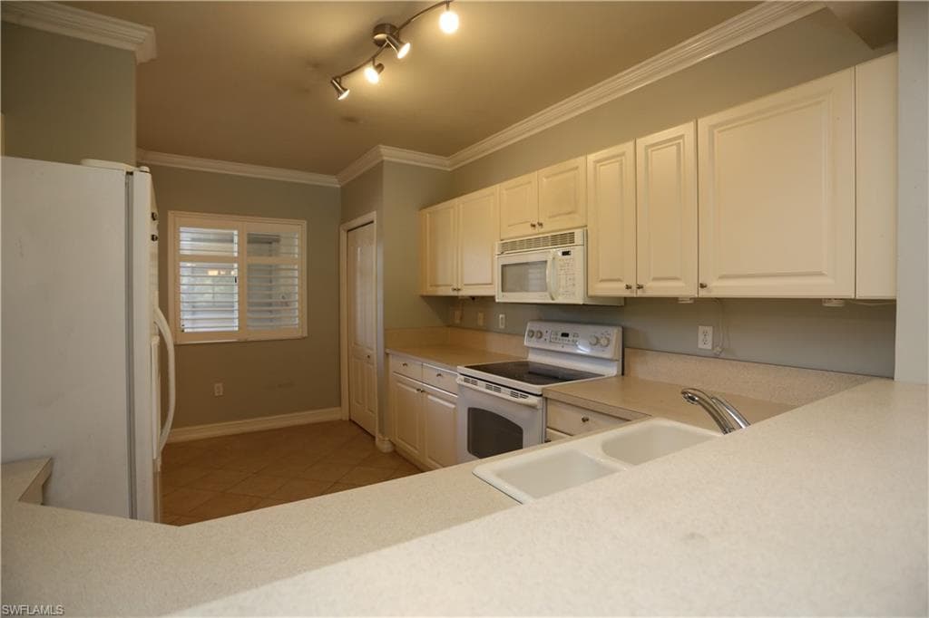 7811 Regal Heron Cir 4-204, Naples, FL 34104-20
