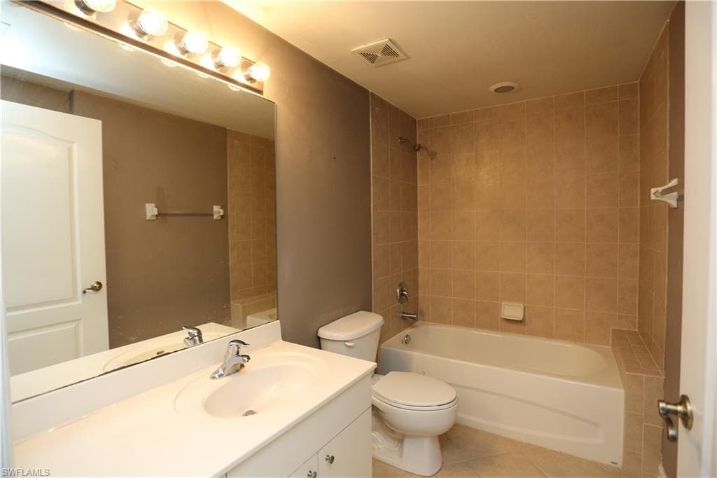 7811 Regal Heron Cir 4-204, Naples, FL 34104-25
