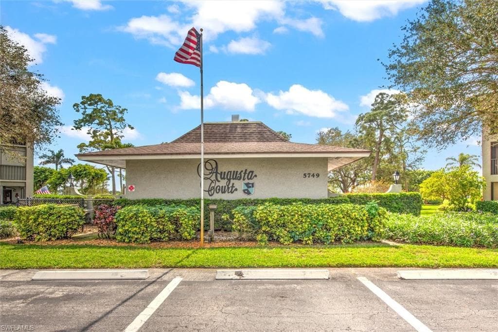 5773 Gage Ln B-101, Naples, FL 34113-1