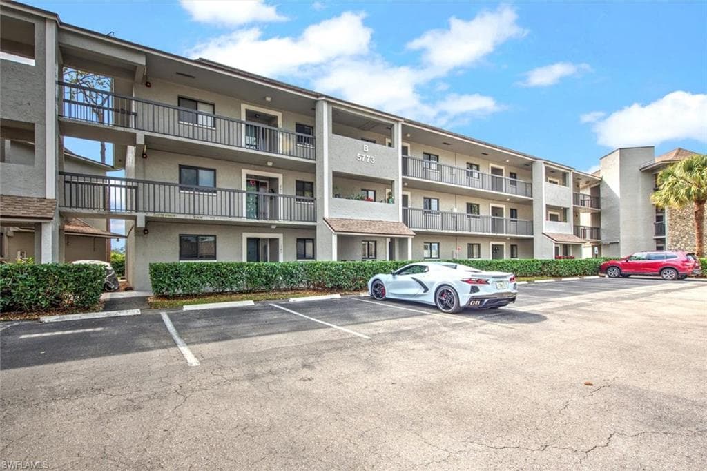 5773 Gage Ln B-101, Naples, FL 34113-34