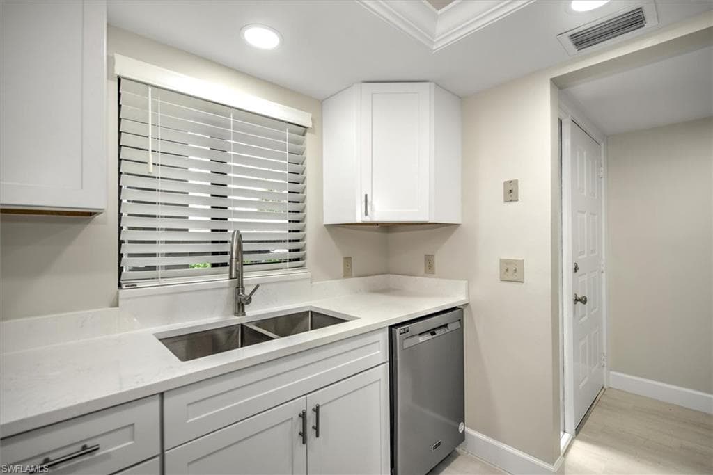 5773 Gage Ln B-101, Naples, FL 34113-7