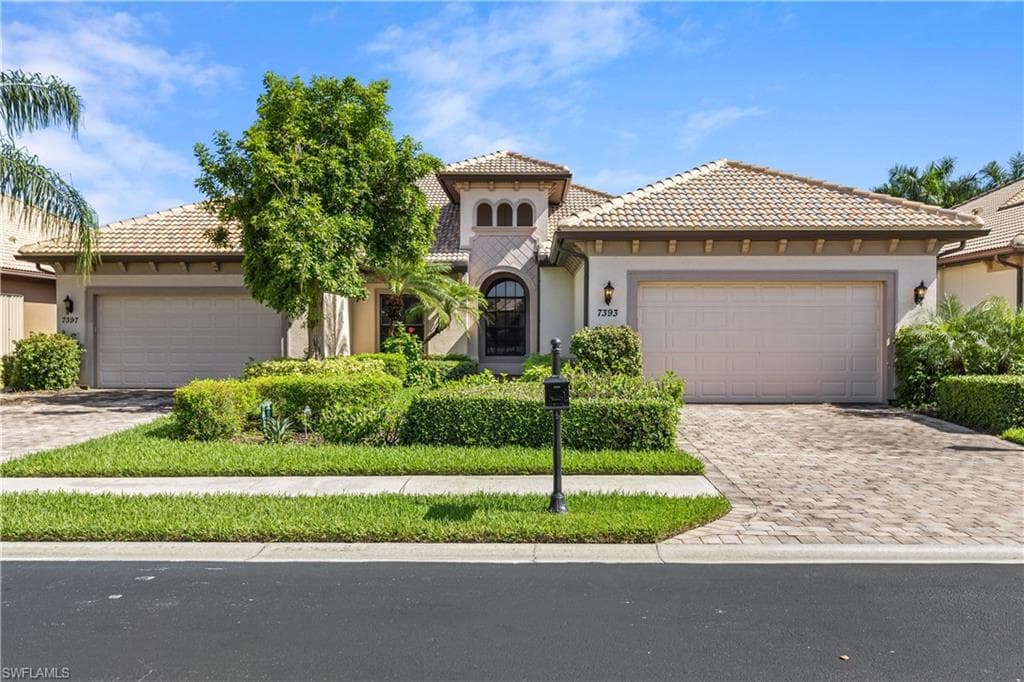 7393 Moorgate Point Way, Naples, FL 34113-1