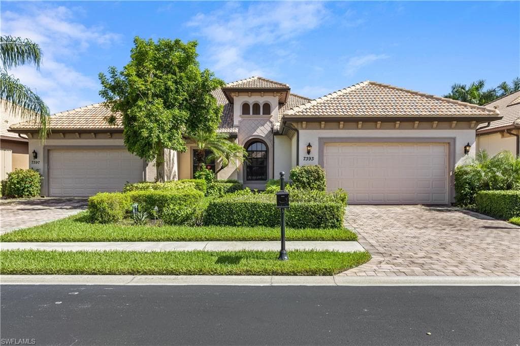 7393 Moorgate Point Way, Naples, FL 34113-1