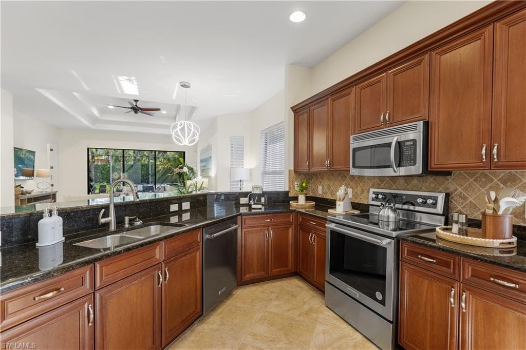 7393 Moorgate Point Way, Naples, FL 34113-8
