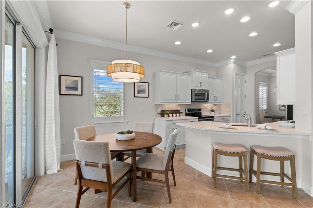 9557 Ironstone Ter 202, Naples, FL 34120-7