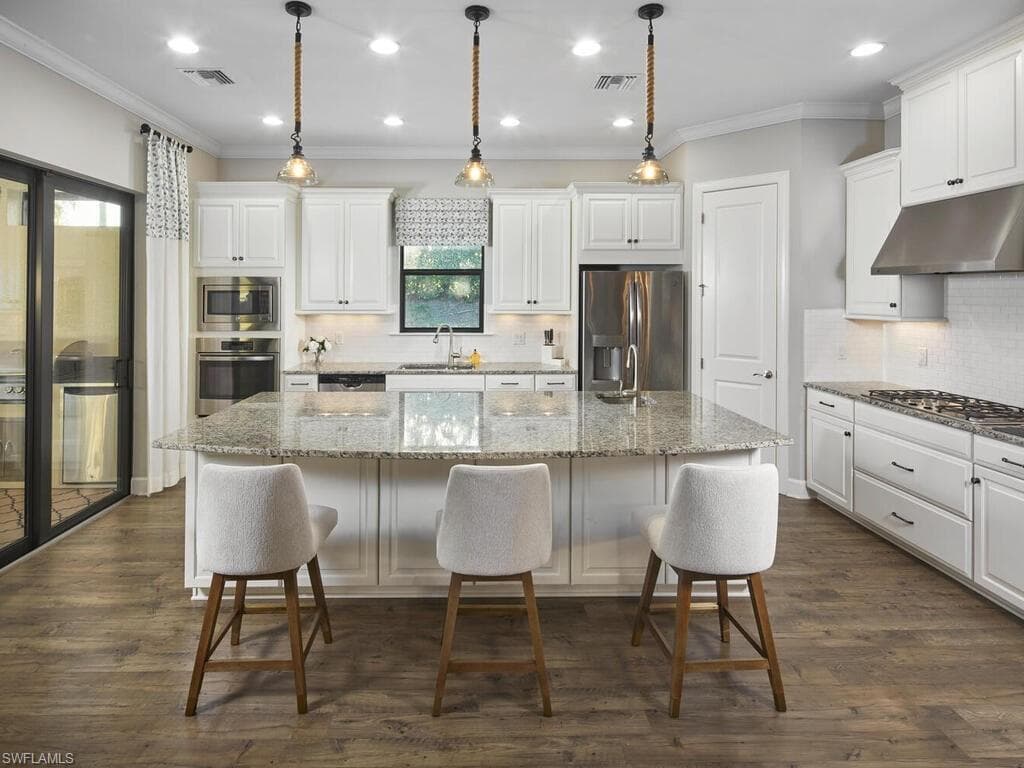 9110 Trivoli Ter, Naples, FL 34119-9