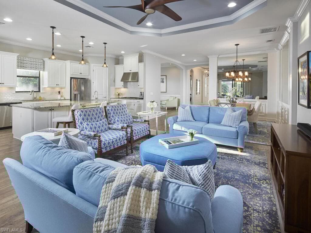 9110 Trivoli Ter, Naples, FL 34119-8