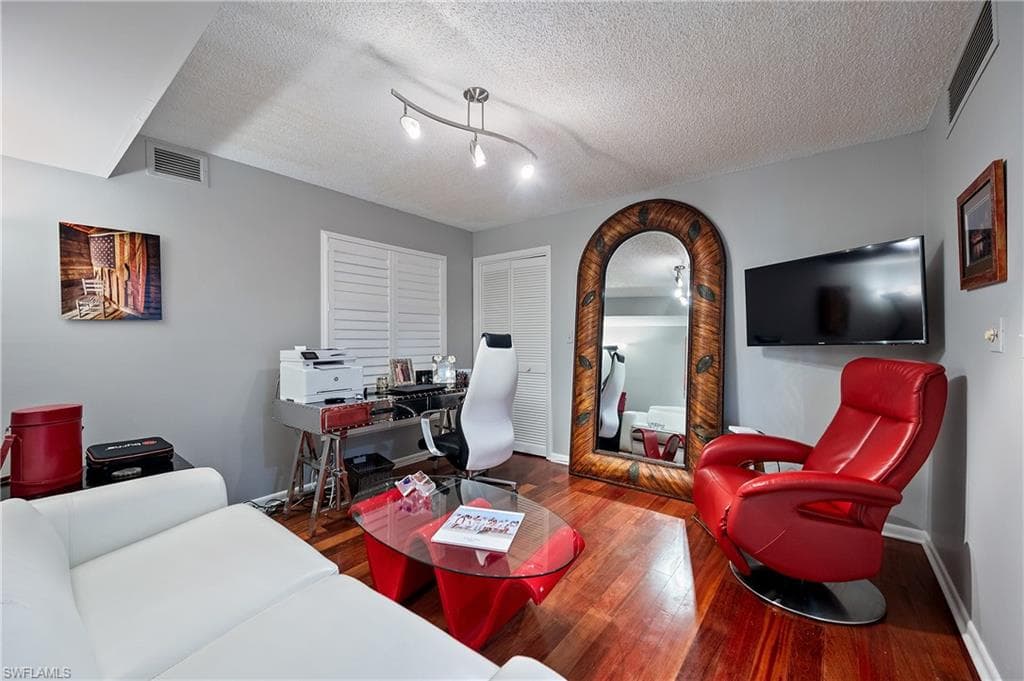 104 Wilderness Dr J-138, Naples, FL 34105-8