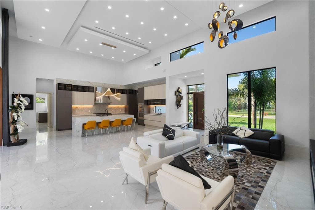 390 3rd St NW, Naples, FL 34120-4