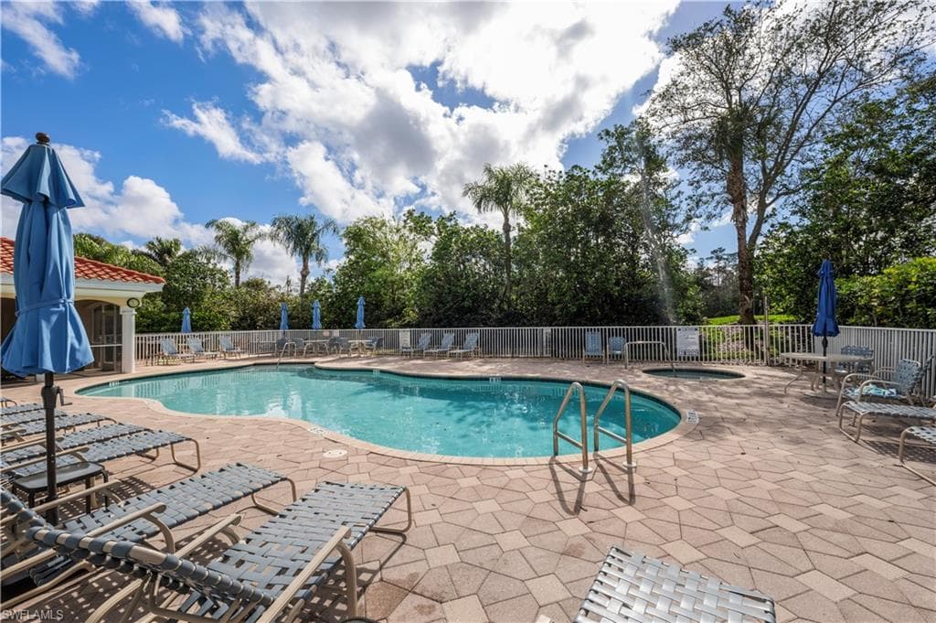 4864 Hampshire Ct 106, Naples, FL 34112-33