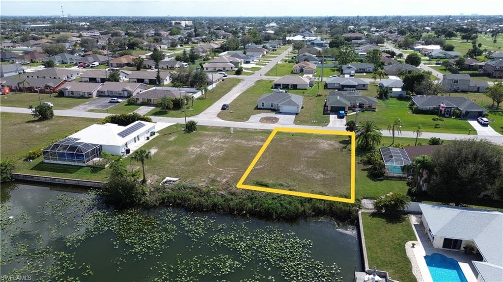 427 7th St, Cape Coral, FL 33990-1
