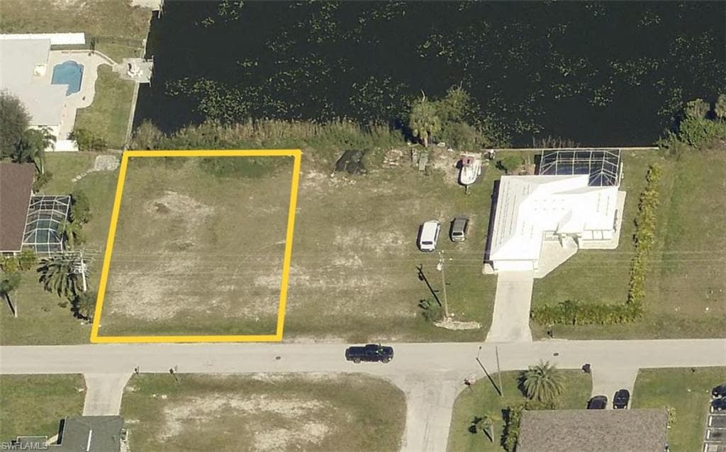 427 7th St, Cape Coral, FL 33990-4