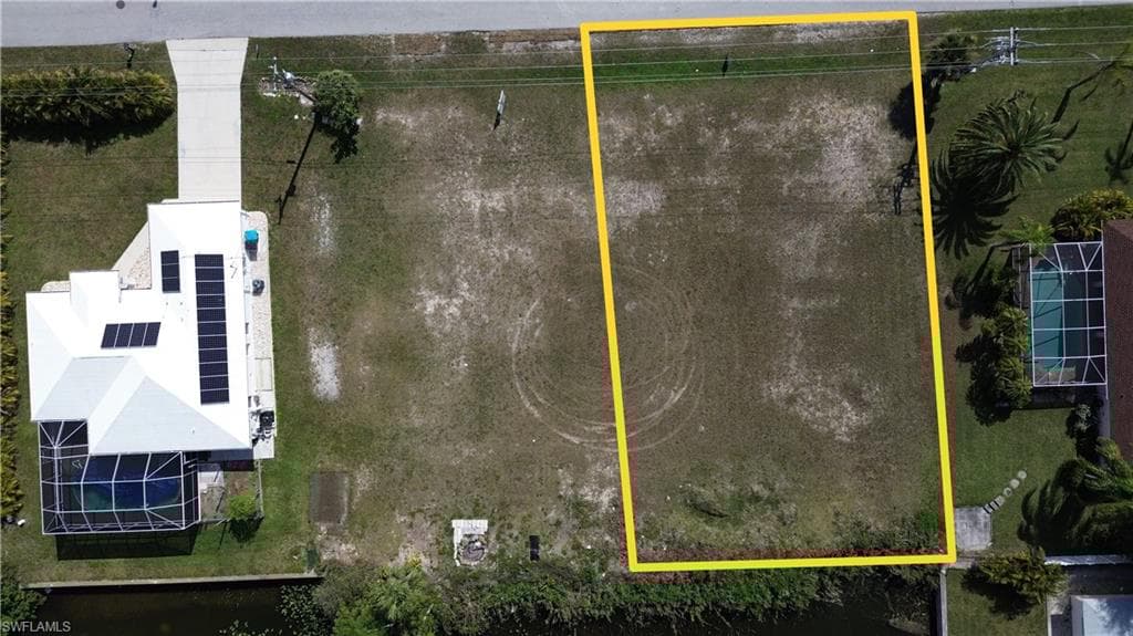 427 7th St, Cape Coral, FL 33990-6