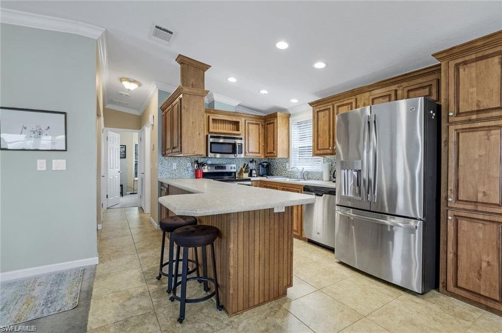 1015 Diamond Lake Cir, Naples, FL 34114-3