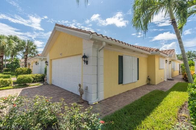 7430 Emilia Ln, Naples, FL 34114-3