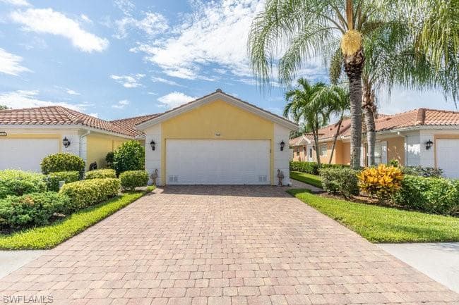 7430 Emilia Ln, Naples, FL 34114-4
